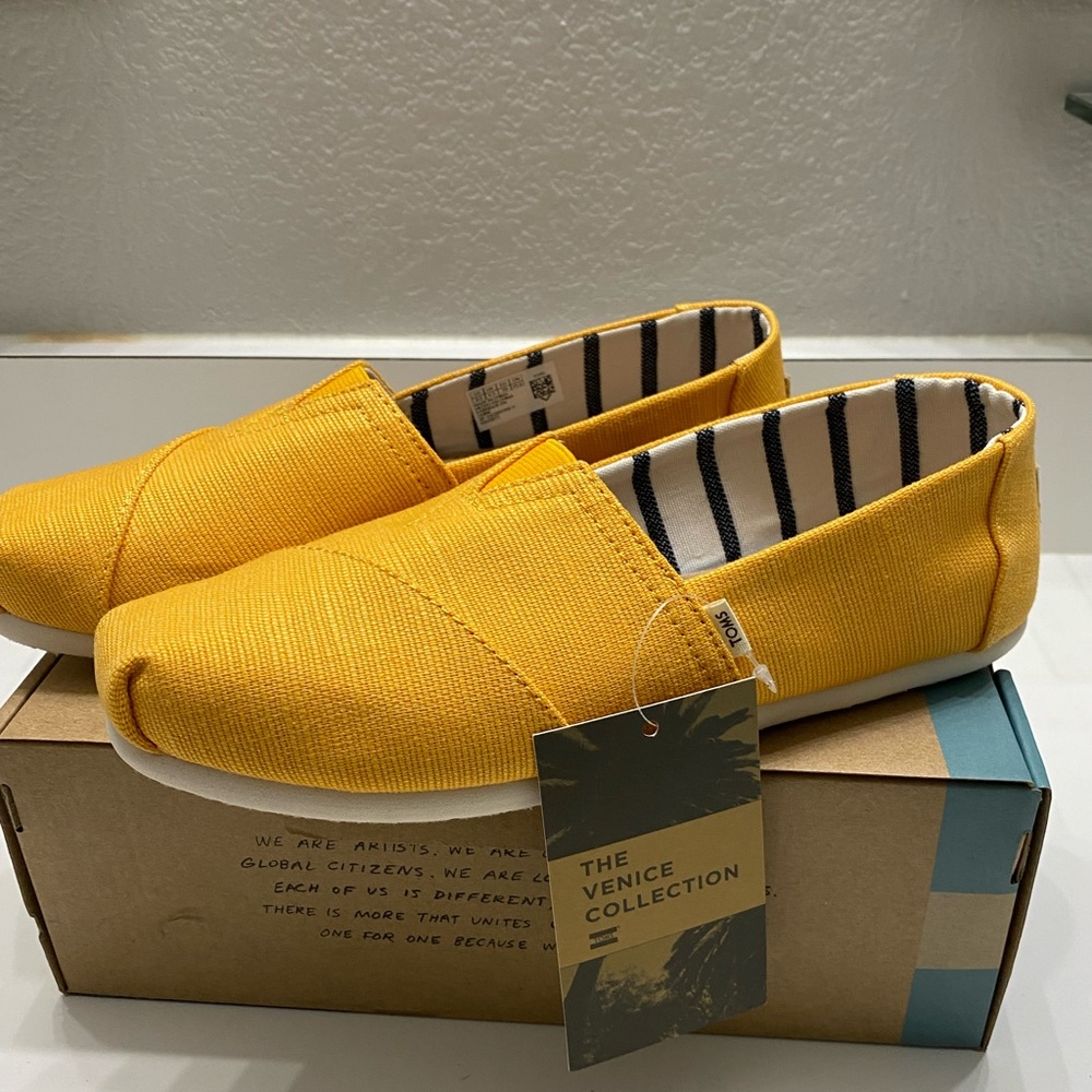 TOMS Venice Collection Gold Fusion Heritage Canvas Slip-On 8.5 New in box